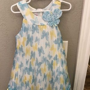 Child’s dress size 4